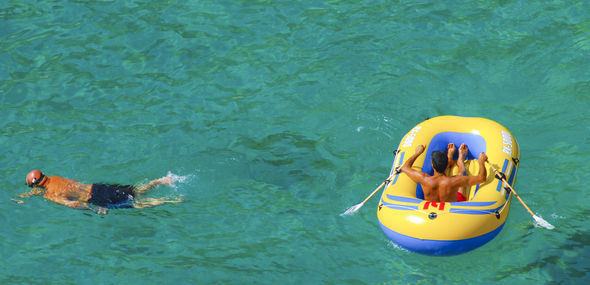 Schlauchboot auf dem Meer